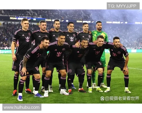 足球明星与女儿共享快乐时光温馨互动展现父女深厚情感