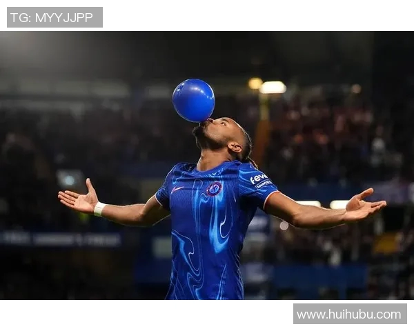 足球明星的奇趣时刻吹气球的欢乐瞬间与赛场激情交织